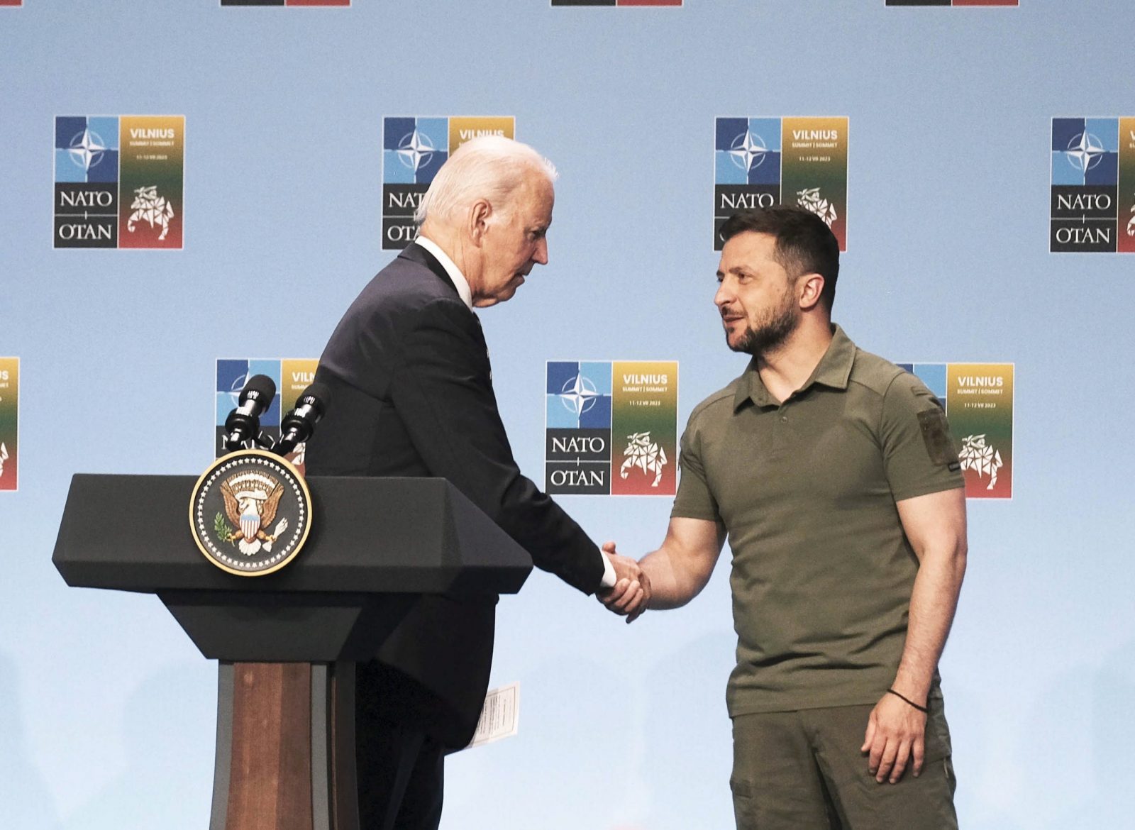 epa10741775 US President Joe Biden and Ukraine's President Volodymyr Zelensky sjake hands at a media conference to announce a 'Joint Declaration of Support for Ukraine'by the G7 states and the EU during the NATO ?summit in Vilnius, Lithuania, 12 July 2023. The North Atlantic Treaty Organization (NATO) Summit takes place in Vilnius on 11 and 12 July 2023 with the alliance's leaders expected to adopt new defense plans.  EPA/VALDA KALNINç
