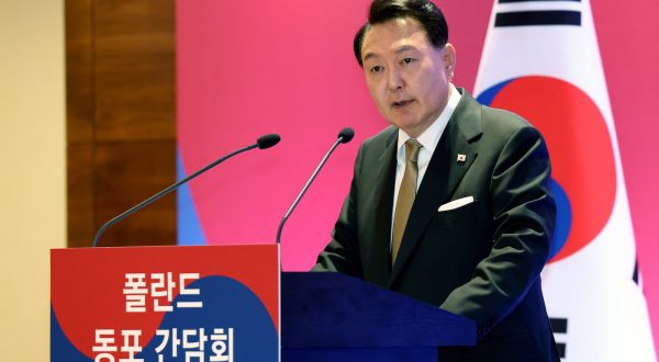 epa10742635 South Korean President Yoon Suk Yeol speaks during a meeting with South Korean residents at a Warsaw hotel in Warsaw, Poland, 12 July 2023. President Yoon is on a three-day official visit to the East European country.  EPA/YONHAP SOUTH KOREA OUT