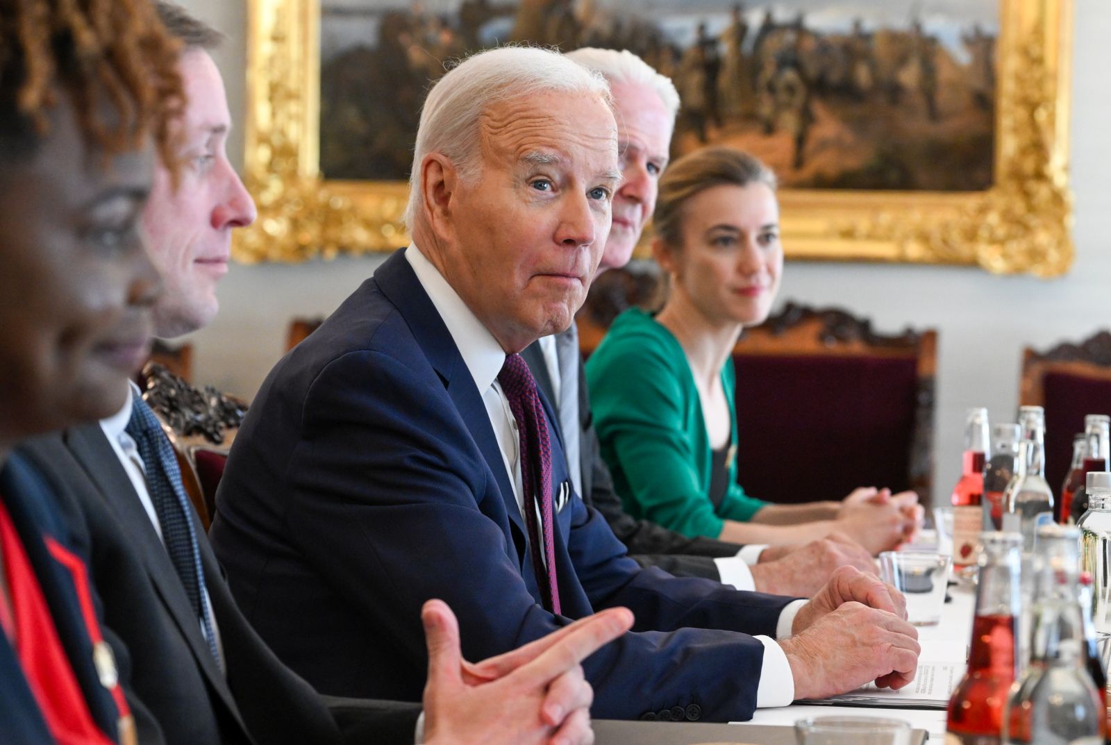 epa10743228 US President Joe Biden (3-L) reacts during a bilateral meeting with Finland's President Niinisto at the Presidential Palace in Helsinki, Finland, 13 July 2023. Biden is in Finland on a two-day visit, where he will participate in the US-Nordic Leaders' Summit on 13 July.  EPA/KIMMO BRANDT
