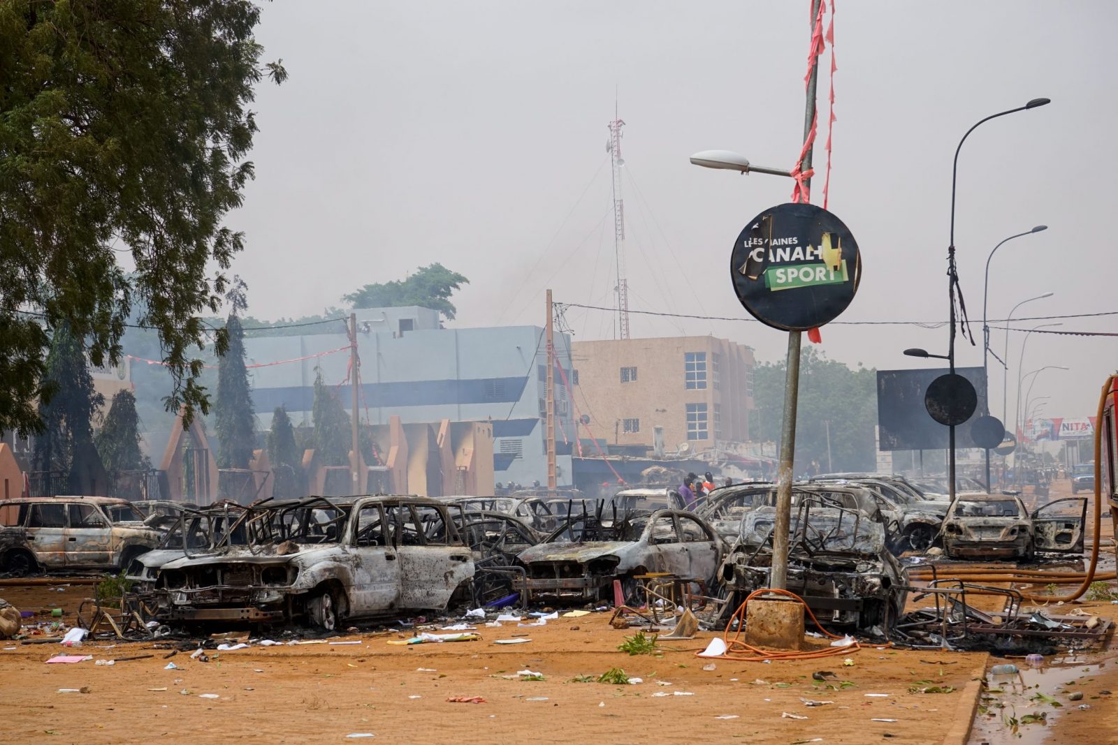 epa10771853 Torched cars lay on a parking lot near the Nigerien Party for Democracy and Socialism headquarters in Niamey, Niger, 27 July 2023. Mutinous soldiers calling themselves the National Council for the Safeguarding of the Country claimed to have overthrown President Mohamed Bazoum, Niger's democratically elected President, in a Televised address on 26 July evening.  EPA/STR