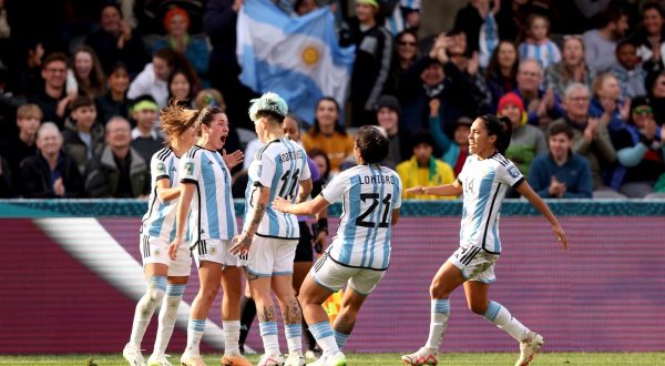 epa10772517 Nunez Romina of Argentina celebrates with teammates after scoring against South Africa during the FIFA Women's World Cup group G soccer match between Argentina and South Africa, in Dunedin, New Zealand, 28 July 2023.  EPA/RITCHIE B. TONGO