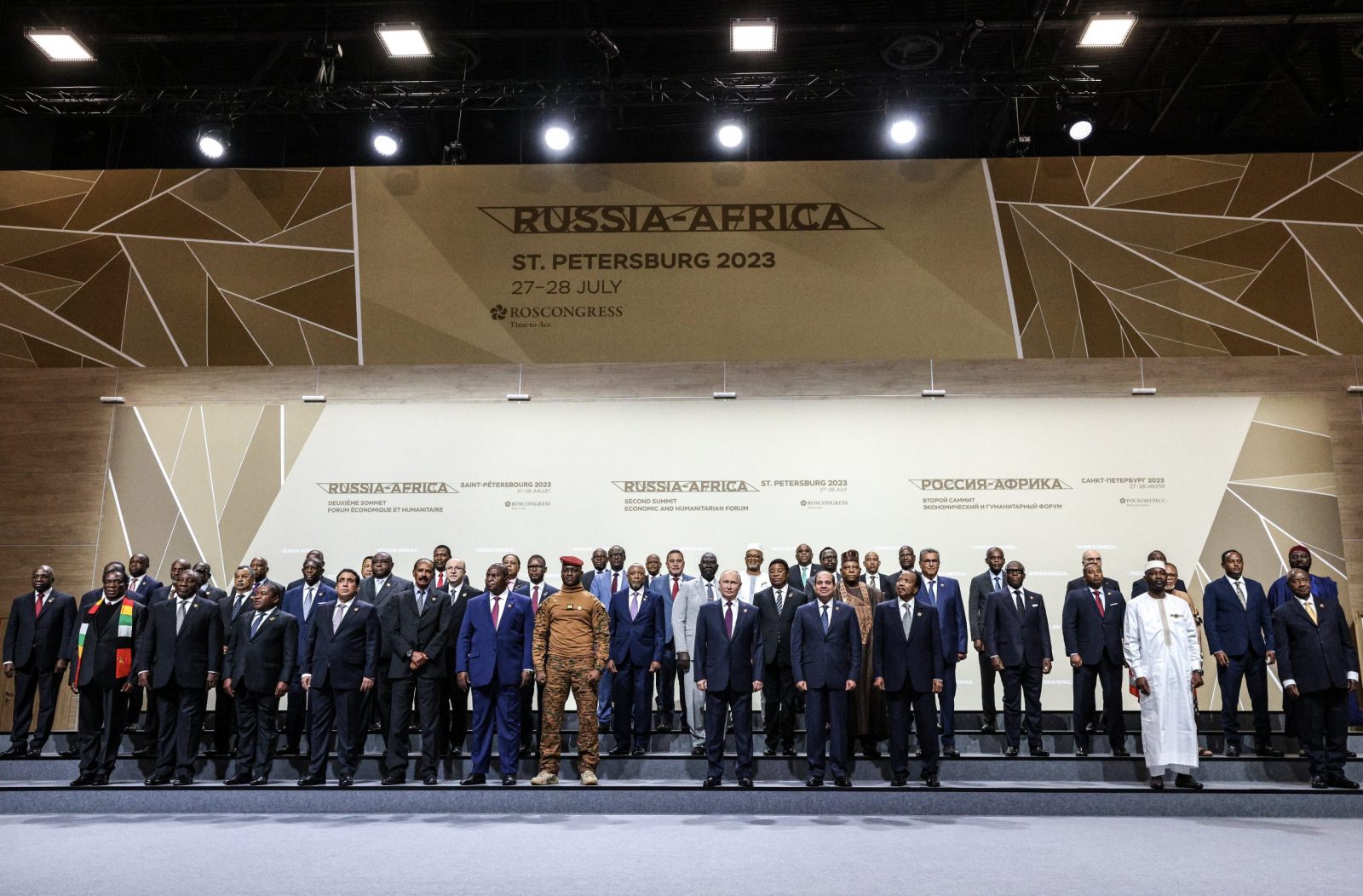 epa10772870 A handout photo made available by TASS Host Photo Agency shows Russian President Vladimir Putin (C) and Egyptian President Abdel Fattah el-Sisi (C-R) posing for a family photo with heads of delegations and participants of the Second Summit 'Russia-Africa' Economic and Humanitarian Forum in St.Petersburg, Russia, 28 July 2023. The Second Summit Economic and Humanitarian Forum 'Russia-Africa' takes place from 27 July to 28 at the Expoforum congress-exhibition center in St.Petersburg.  EPA/SERGEI BOBYLEV / TASS HOST PHOTO AGENCY/ HANDOUT --MANDATORY CREDIT-- HANDOUT EDITORIAL USE ONLY/NO SALES