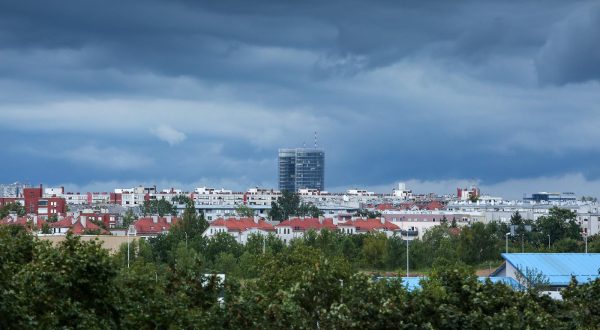 04.08.2020., Zagreb, Ponovo tmurni oblaci nad Zagrebom.rPhoto: Emica Elvedji/PIXSELL