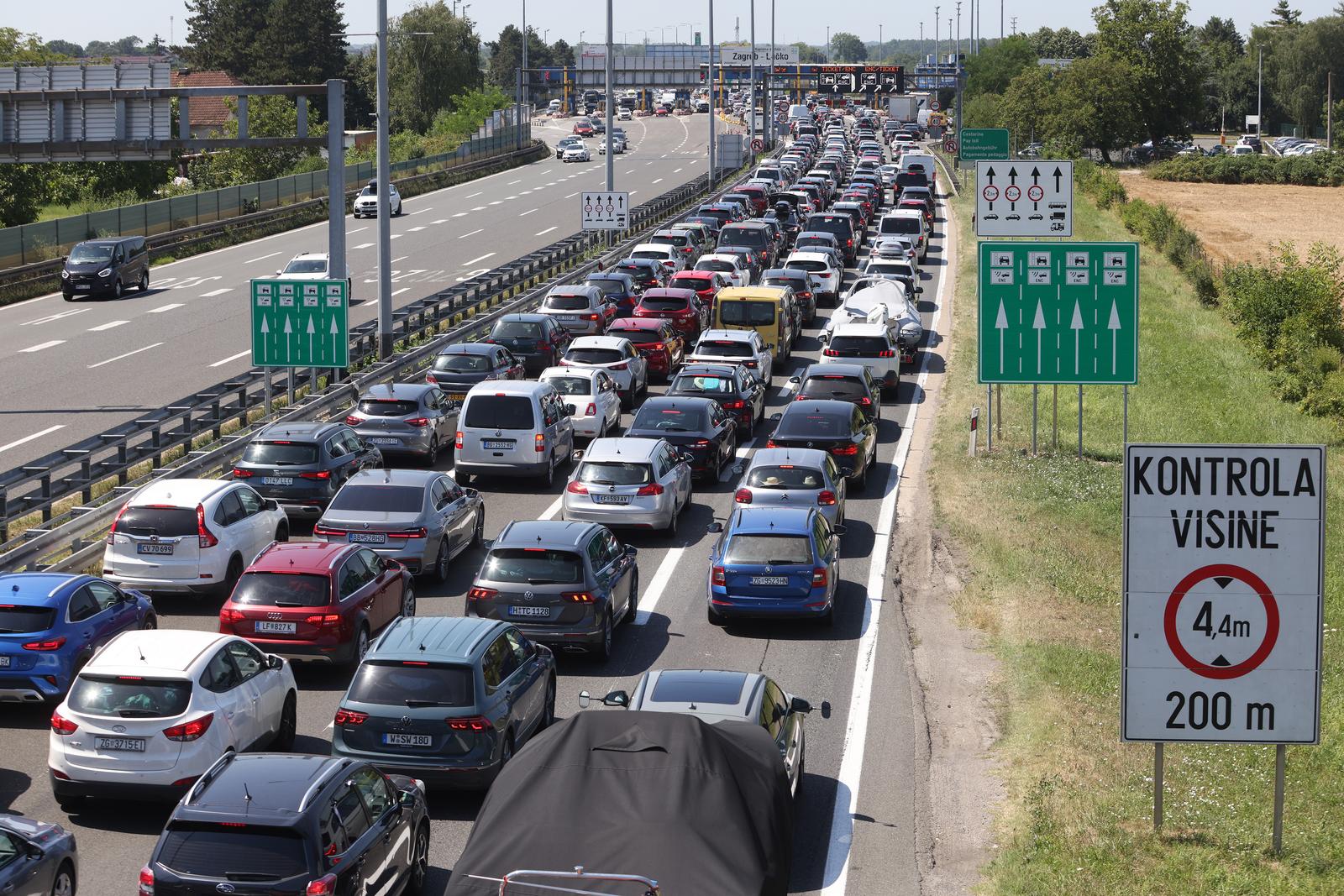 17.07.2023. Zagreb-Prometne guzve na cvoru Lucko u smjeru mora na ulazu na autocestu A!. Photo: Boris Scitar/PIXSELL