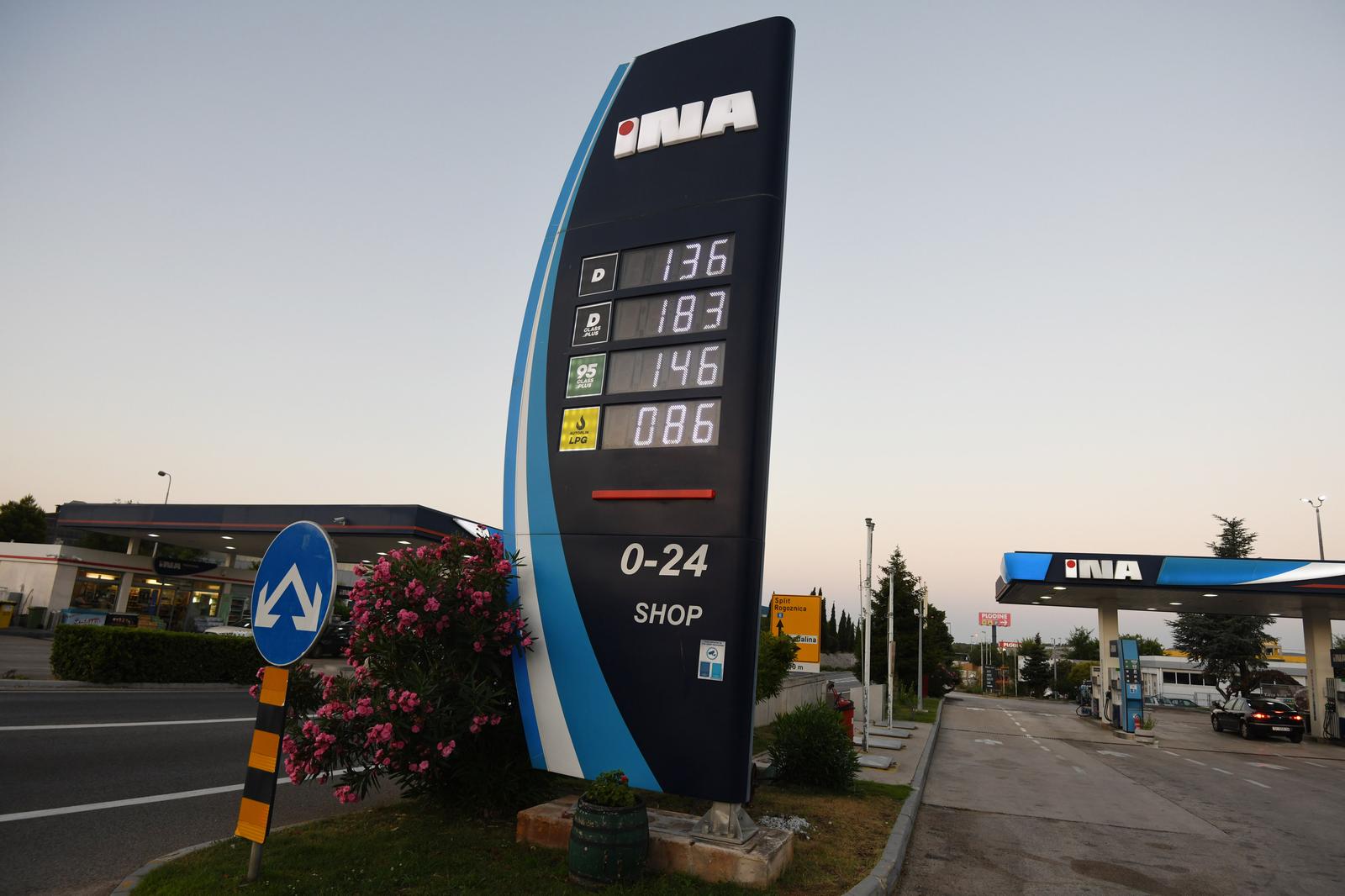 18.07.2023., Sibenik - Od ponoci nove cijene goriva na bezinskim postajama u Hrvatskoj. Photo: Hrvoje Jelavic/PIXSELL