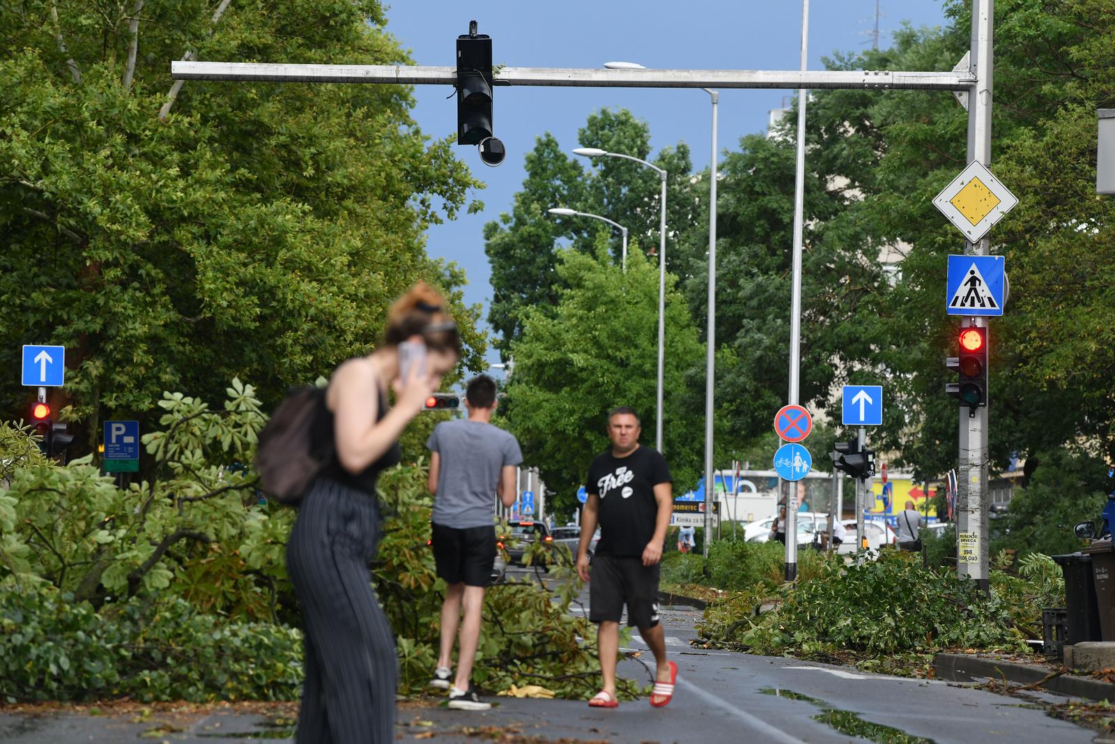 19.07.2023., Zagreb - Posljedice snaznog nevremena na Selskoj cesti.  Photo: Josip Regovic/PIXSELL