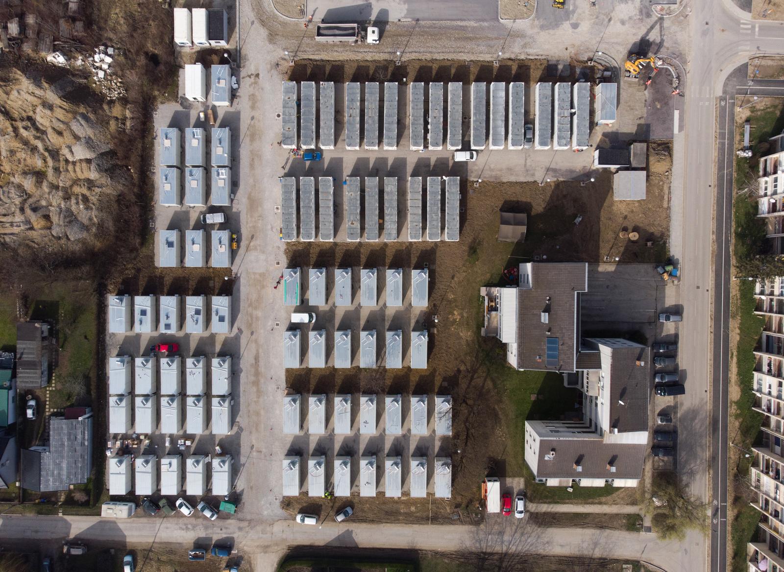 24.02.2021., Petrinja - Fotografija snimljena iz zraka prikazuje kontejnersko naselje na Sajmistu u kojemu su smjesteni ljudi cije su nekretnine stradale u potresu koji je pogodio Sisacko-moslavacku zupaniju 29.12. 2020. godine. Photo: Luka Stanzl/PIXSELL