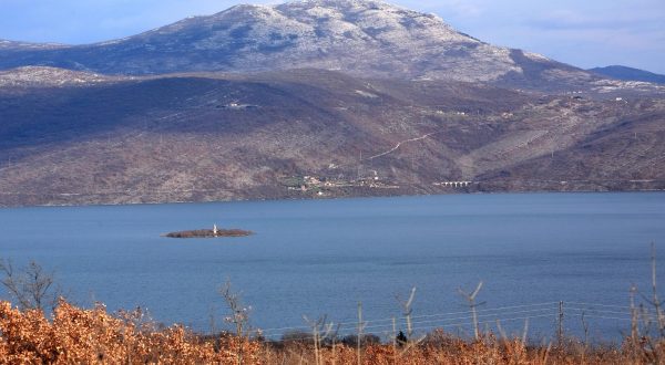 15.03.2009., Trebinje, Bosna i Hercegovina - Pogled na Bilecko jezero i Planinu Golo Brdo koje se nalazi u Crnoj Gori, snimljeno iz okolice Trebinja.