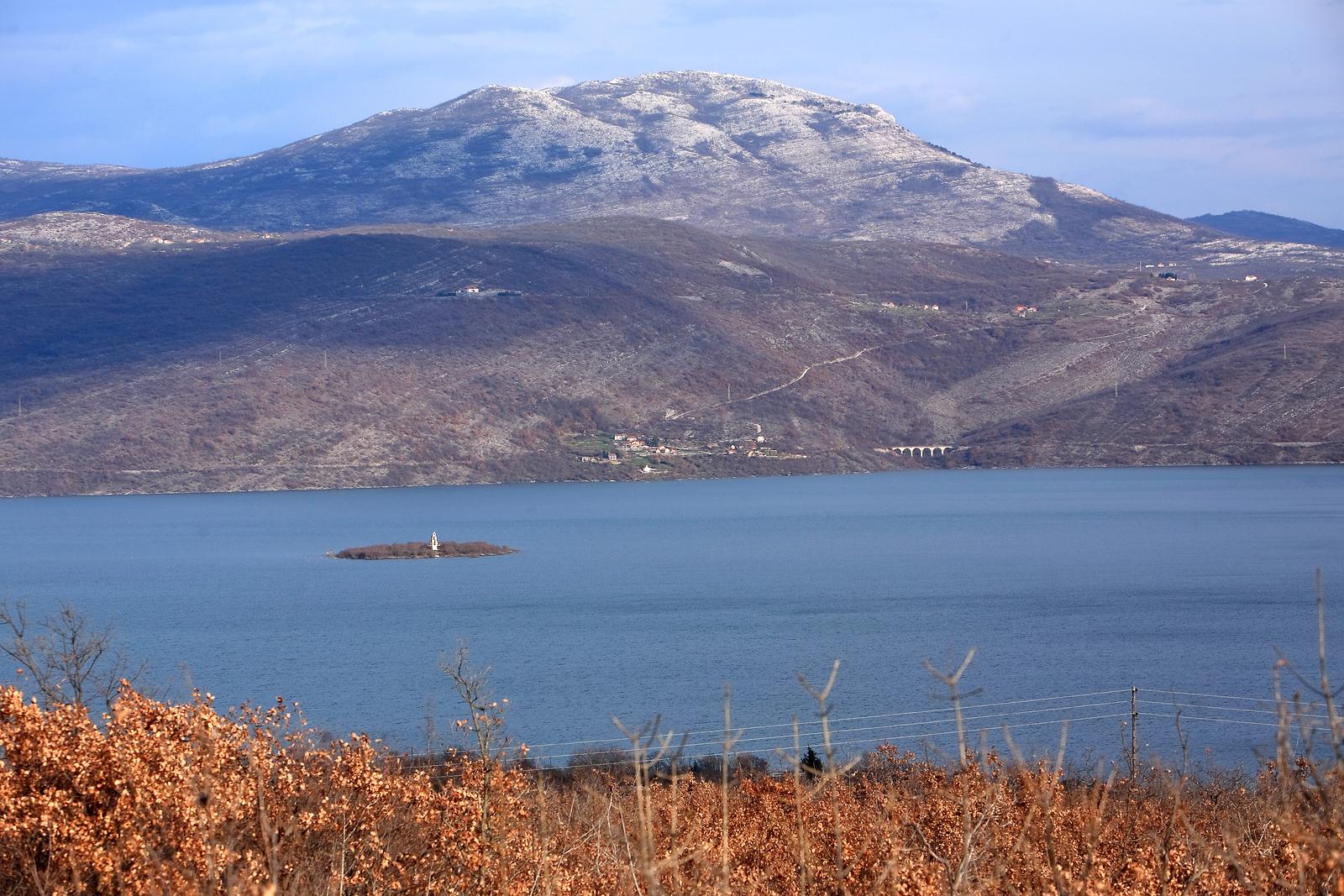 15.03.2009., Trebinje, Bosna i Hercegovina - Pogled na Bilecko jezero i Planinu Golo Brdo koje se nalazi u Crnoj Gori, snimljeno iz okolice Trebinja.