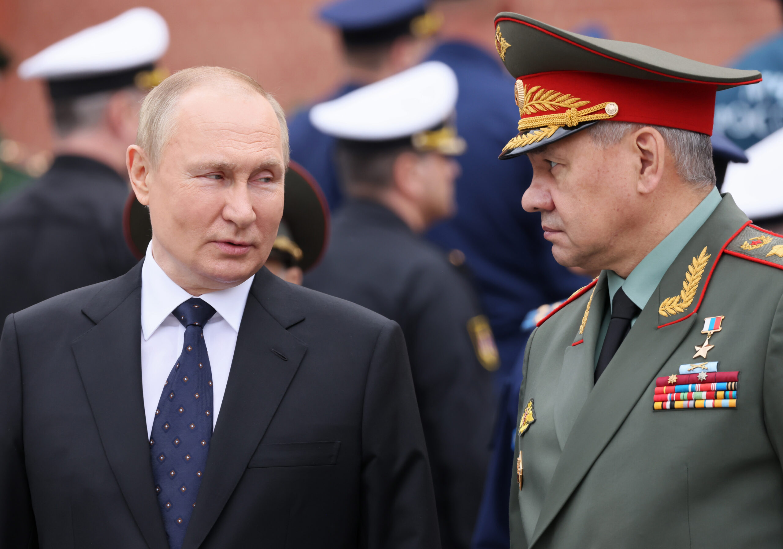 epa10027464 Russian President Vladimir Putin (L) and Russian Defence Minister Sergei Shoigu (R) attend a wreath-laying ceremony at the Tomb of the Unknown Soldier in the Alexandrovsky Garden near the Kremlin wall in Moscow, Russia, 22 June 2022. Day of Remembrance and Sorrow is observed annually on 22 June in Russia to commemorate those who died defending the Soviet Union from Nazi Germany and its allies during Operation Barbarossa, launched on 22 June 1941.  EPA-EFE/MIKHAIL METZEL / KREMLIN POOL / SPUTNIK MANDATORY CREDIT