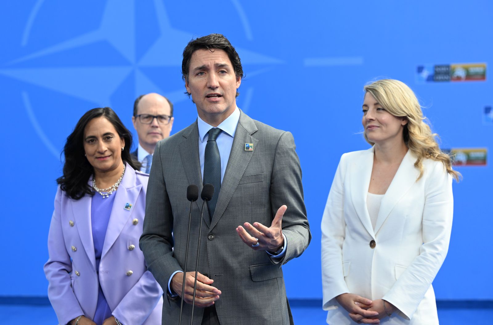 epa10738989 Canada's Prime Minister Justin Trudeau (C) speaks to the media upon his arrival to attend the NATO summit in Vilnius, Lithuania, 11 July 2023. The North Atlantic Treaty Organization (NATO) Summit will take place in Vilnius on 11 and 12 July 2023 with the alliance's leaders expected to adopt new defense plans.  EPA/FILIP SINGER
