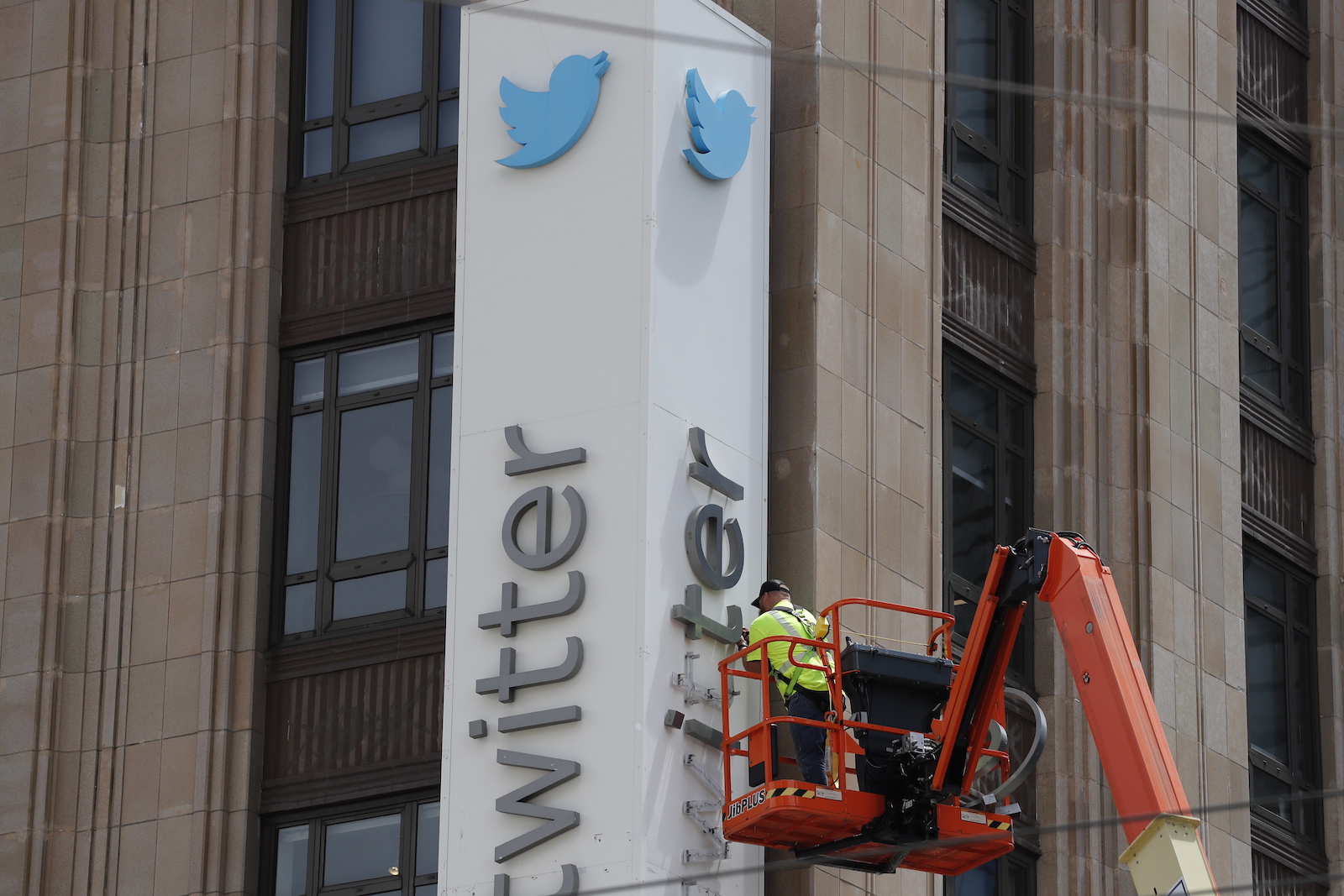 epa10766831 Workers remove letters from the iconic vertical Twitter sign at the companyâ€™s headquarters after Twitter owner Elon Musk annouced the rebranding of the social media platorm to X in San Francisco, California, USA, 24 July 2023. Work was halted due to San Francisco police responding to a call from building security that the signs were being stolen. A San Francisco police spokesperson stated that Twitter had a work order to take the sign down but didnâ€™t communicate that to security and the property owner of the building.  EPA/JOHN G. MABANGLO