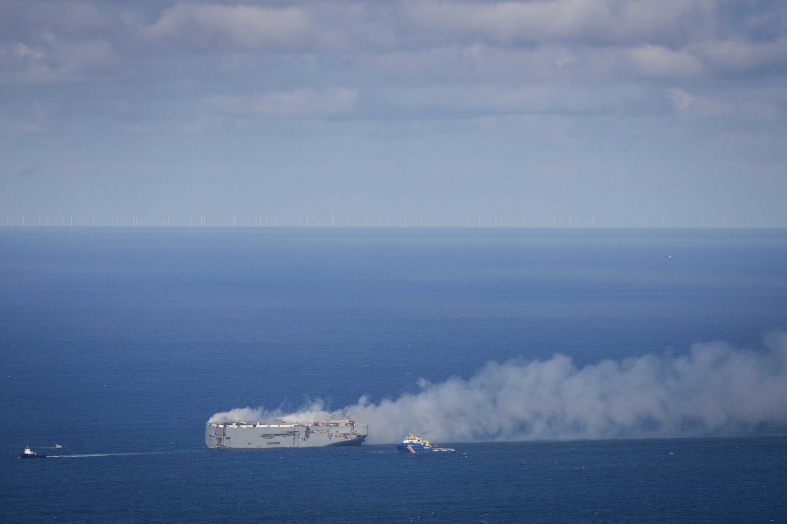 epa10770008 The cargo ship Fremantle Highway is on fire in the North Sea north of Ameland, the Netherlands, 26 July 2023. A fire broke out overnight on 26 July on the Fremantle Highway, a freighter with 23 crew members onboard, in the North Sea, north of Ameland. According to the Dutch Coast Guard, one person died, and several got hurt.  EPA/JAN SPOELSTRA
