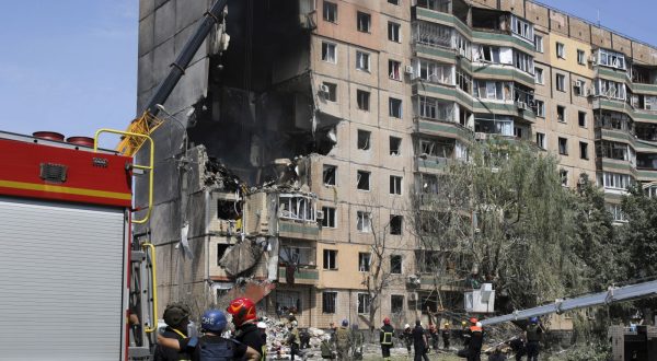 epa10778513 Ukrainian rescuers work at the site of a damaged residential building after shelling in the city of Kryvyi Rih, central Ukraine, 31 July 2023, amid the Russian invasion. At least four people died and 43 others were injured as a result of a Russian missile attack on the city of Kryvyi Rih on 31 July, the State Emergency Service reported. Among the victims there is a 10-year-old child, the head of the Dnipropetrovsk Regional Military Administration, Sergey Lysak wrote on telegram, adding that a search operation at the site was ongoing. Russian troops entered Ukrainian territory in February 2022, starting a conflict that has provoked destruction and a humanitarian crisis.  EPA/ARSEN DZODZAIEV