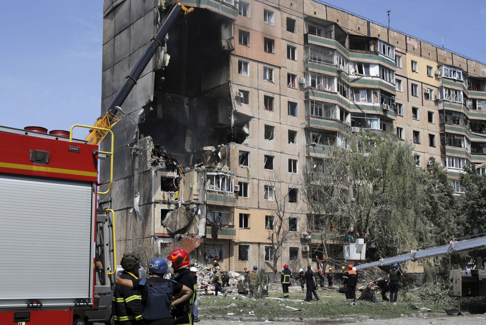 epa10778513 Ukrainian rescuers work at the site of a damaged residential building after shelling in the city of Kryvyi Rih, central Ukraine, 31 July 2023, amid the Russian invasion. At least four people died and 43 others were injured as a result of a Russian missile attack on the city of Kryvyi Rih on 31 July, the State Emergency Service reported. Among the victims there is a 10-year-old child, the head of the Dnipropetrovsk Regional Military Administration, Sergey Lysak wrote on telegram, adding that a search operation at the site was ongoing. Russian troops entered Ukrainian territory in February 2022, starting a conflict that has provoked destruction and a humanitarian crisis.  EPA/ARSEN DZODZAIEV
