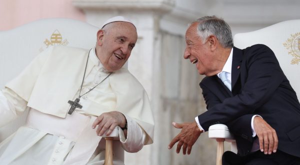 epa10781115 Pope Francis during a meeting with Portugal's President Marcelo Rebelo de Sousa at the Belem Palace in Lisbon, Portugal, 02 August 2023. The Pontiff is in Portugal on the occasion of World Youth Day (WYD), one of the main events of the Church that gathers the Pope with youngsters from around the world, that takes place until 06 August.  EPA/TIAGO PETINGA / POOL
