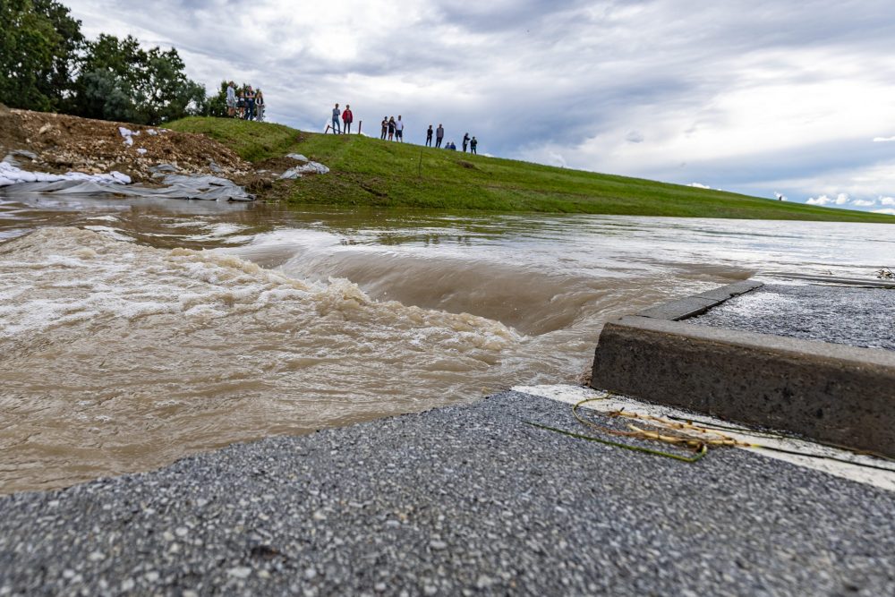 Odra, 06.08.2023. - Vodostaj u kanalu Sava - Odra je počeo padati nakon vodenog vala iz Slovenije.
foto HINA/ Edvard ŠUŠAK/ es