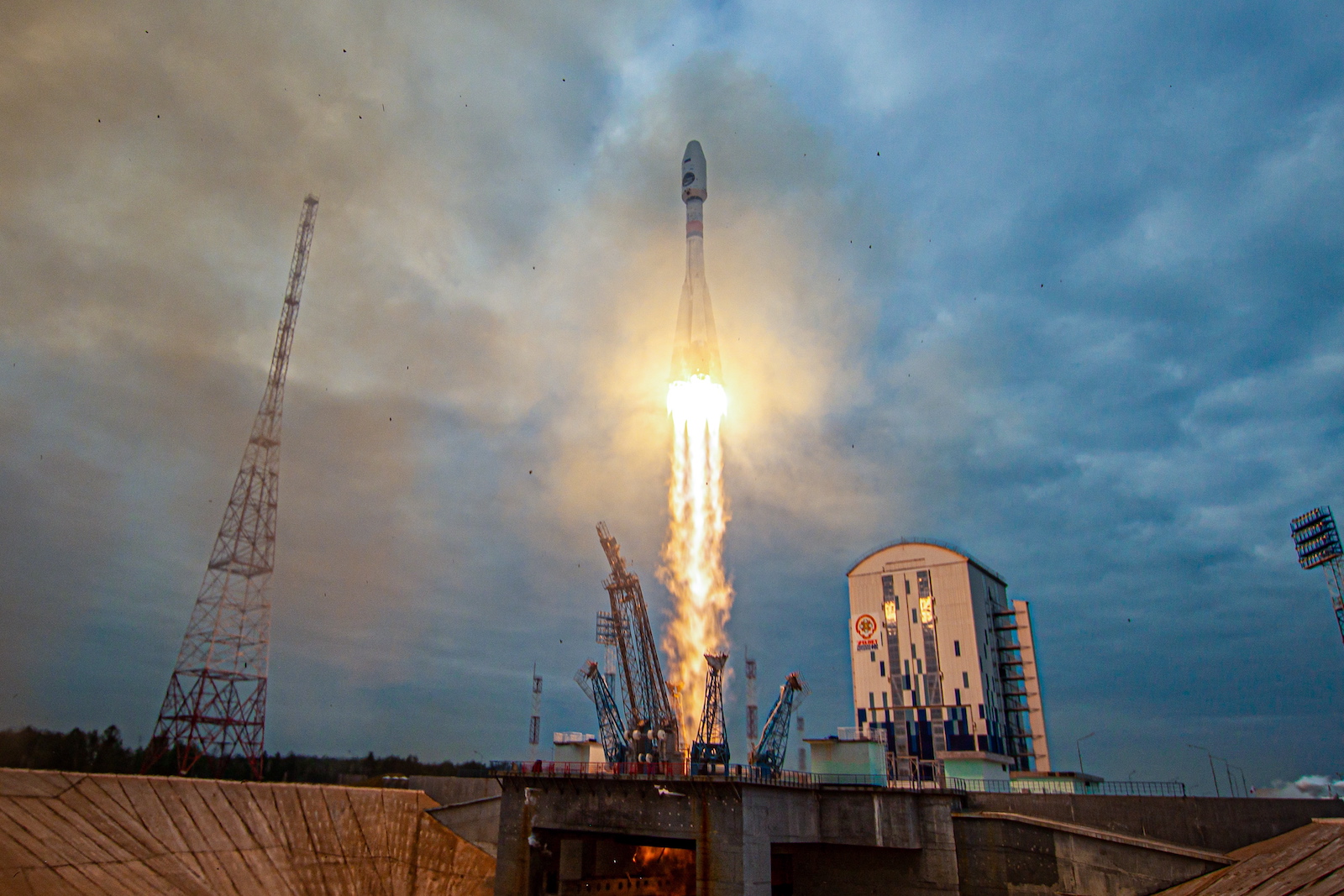 epa10794400 A handout image made available by the Roscosmos State Space Corporation shows the Soyuz-2.1b rocket with the moon lander Luna 25 (Moon) automatic station as it takes off from a launch pad at the Vostochny Cosmodrome, outside the city of Tsiolkovsky, some 180 km north of Blagoveschensk, in the far eastern Amur region, Russia, 11 August 2023. The Soyuz rocket with the first lunar spacecraft in the history of modern Russia was launched from the Vostochny Cosmodrome. Luna-25 will be the first station in the world to land in the near-polar zone of the Moon, on difficult terrain.  EPA/ROSCOSMOS STATE SPACE CORPORATION  HANDOUT EDITORIAL USE ONLY/NO SALES