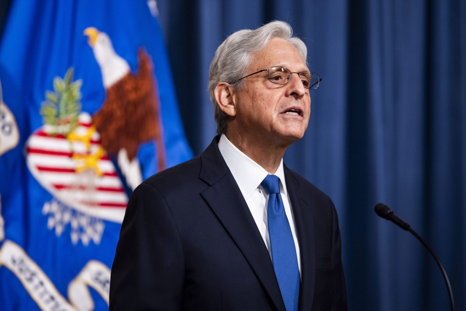 epa10795276 US Attorney General Merrick Garland announces he is appointing a special counsel to handle the federal investigation into Hunter Biden at the Justice Department in Washington, DC, USA, 11 August 2023. For months, Republican lawmakers have alleged Garland and the Department of Justice have interfered with the federal investigation into the US president's son on tax and gun charges.  EPA/JIM LO SCALZO