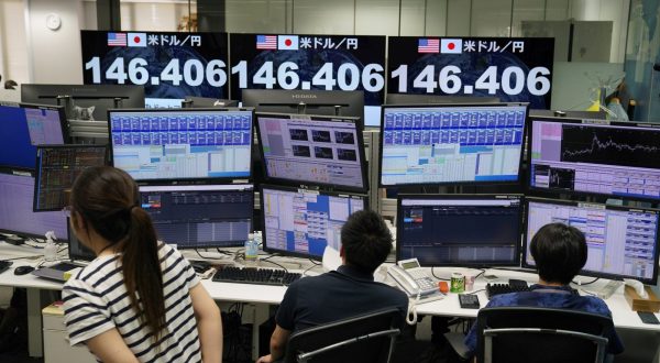 epa10803729 Money dealers check monitors during an afternoon trading session of US dollar and Japanese yen in Tokyo, Japan, 17 August 2023. The US currency rises to mid 146 yen level against Japanese currency.  EPA/KIMIMASA MAYAMA