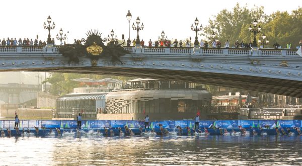 epa10803841 Athletes compete in the Seine river in the swimming during a triathlon competition in the surroundings of the Pont Alexandre III bridge in Paris, France, 17 August 2023. From 17 to 20 August, Paris will be hosting the triathlon and para-triathlon test event for the Paris 2024 Olympic Games. 240 athletes are taking part in this test event where the results will be taken into account in the World Triathlon rankings for Olympic qualification.  EPA/TERESA SUAREZ
