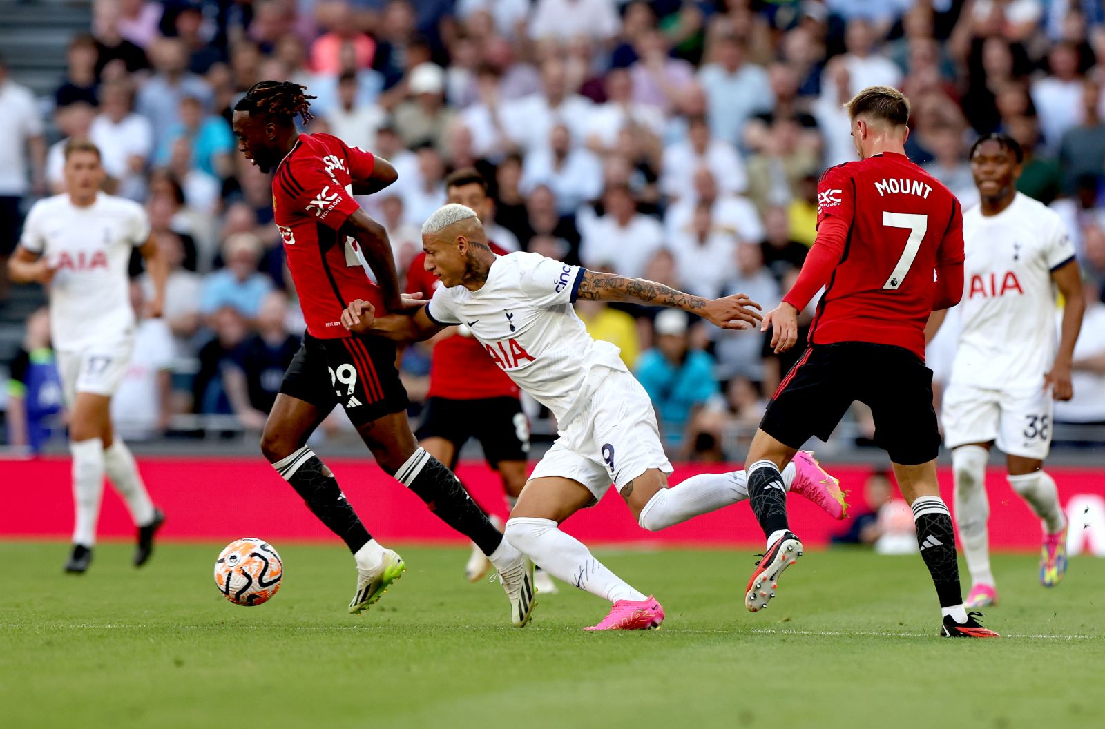 epa10807729 Richarlison (C) of Tottenham in action against Mason Mount (R) and Aaron Wan-Bissaka of Manchester United in action during the English Premier League soccer matchh between Tottenham Hotspur and Manchester United, in London, Britain, 19 August 2023.  EPA/ANDY RAIN EDITORIAL USE ONLY. No use with unauthorized audio, video, data, fixture lists, club/league logos or 'live' services. Online in-match use limited to 120 images, no video emulation. No use in betting, games or single club/league/player publications.