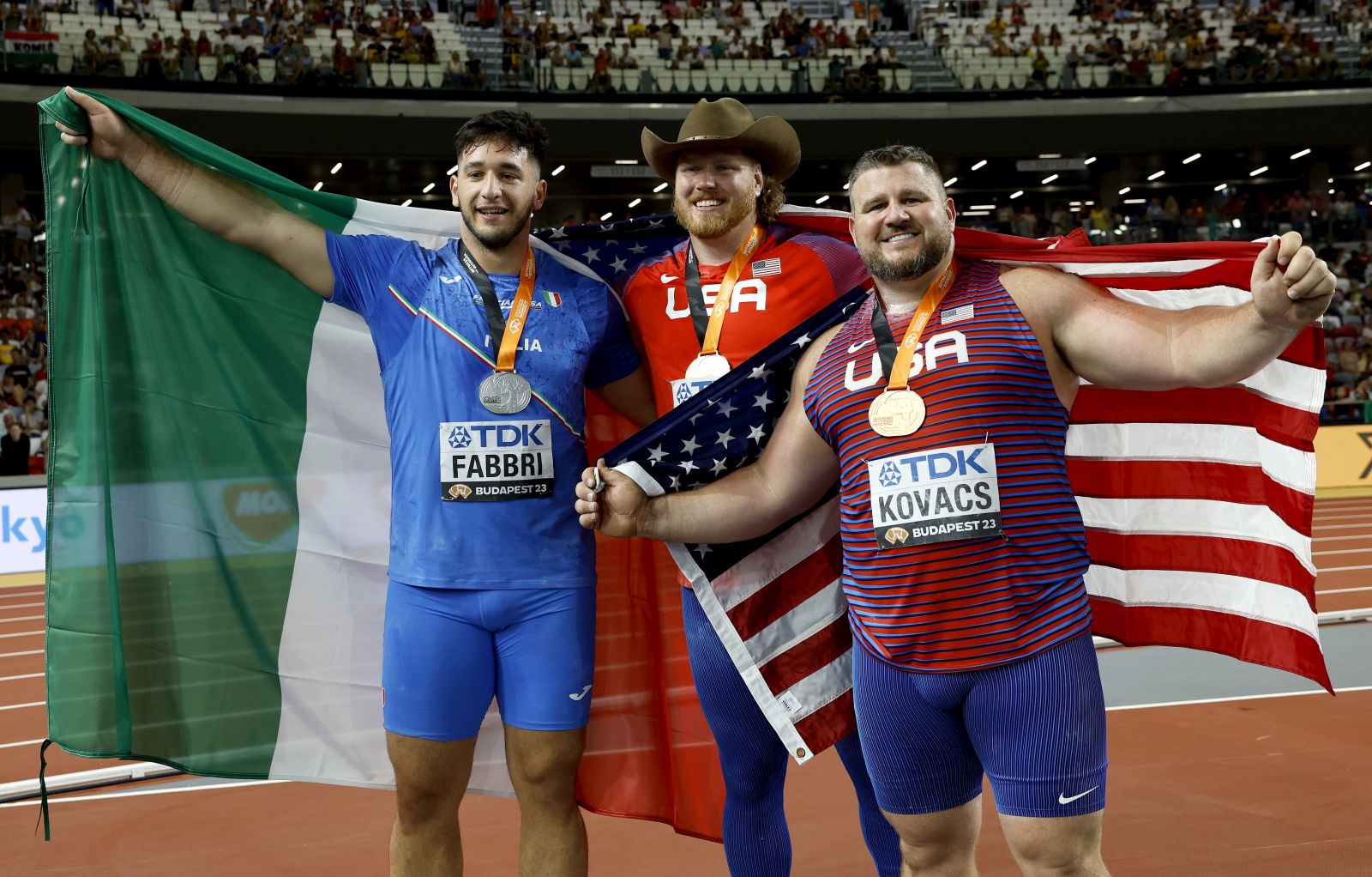 epa10808259 (from L) Silver medalist Leonardo Fabbri of Italy, gold medalist Ryan Crouser of the USA and bronze medalist Joe Kovacs of the USA celebrate after the Men's Shot Put final at the World Athletics Championships Budapest, Hungary, 19 August 2023.  EPA/ROBERT GHEMENT