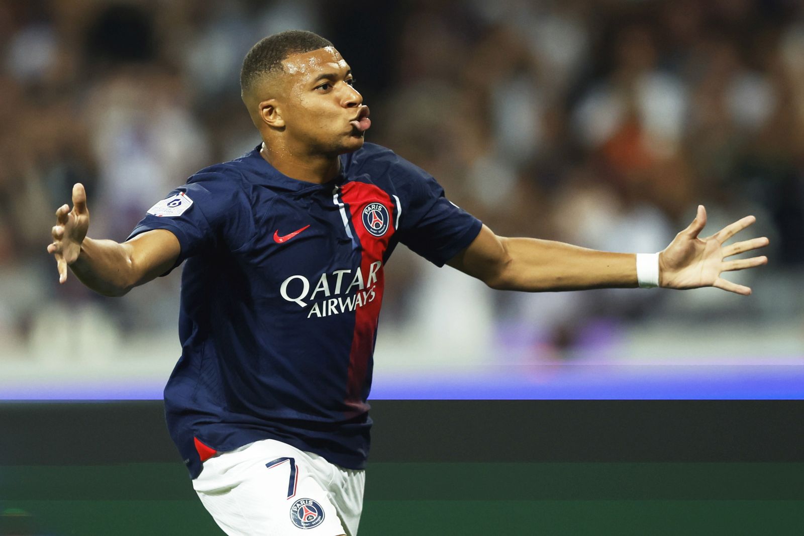 epa10808346 Paris Saint Germain's Kylian Mbappe celebrates after scoring a penalty goal during the French Ligue 1 soccer match between Toulouse FC and PSG at the TFC Stadium, in Toulouse, France, 19 August 2023.  EPA/GUILLAUME HORCAJUELO