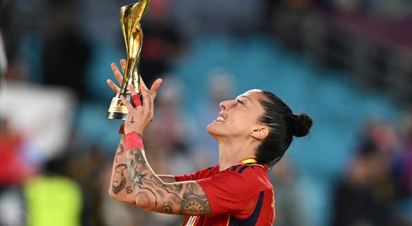 epa10809799 Jennifer Hermoso of Spain celebrates winning the FIFA Women's World Cup 2023 Final soccer match between Spain and England at Stadium Australia in Sydney, Australia, 20 August 2023.  EPA/DAN HIMBRECHTS  AUSTRALIA AND NEW ZEALAND OUT
