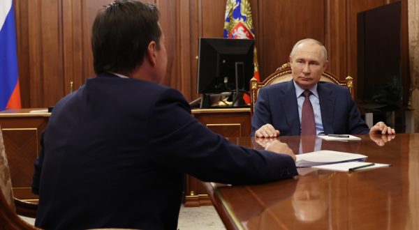 epa10811583 Russian President Vladimir Putin (R) speaks with Moscow Region Governor Andrei Vorobyev during their meeting in Moscow, Russia, 21 August 2023.  EPA/MIKHAEL KLIMENTYEV/SPUTNIK/KREMLIN POOL MANDATORY CREDIT