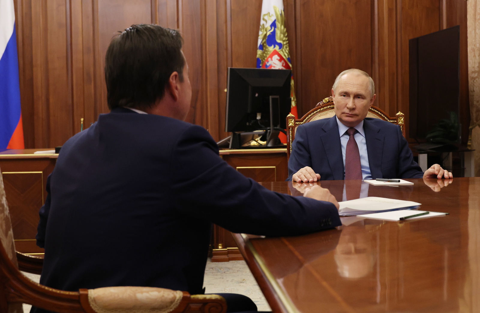 epa10811583 Russian President Vladimir Putin (R) speaks with Moscow Region Governor Andrei Vorobyev during their meeting in Moscow, Russia, 21 August 2023.  EPA/MIKHAEL KLIMENTYEV/SPUTNIK/KREMLIN POOL MANDATORY CREDIT