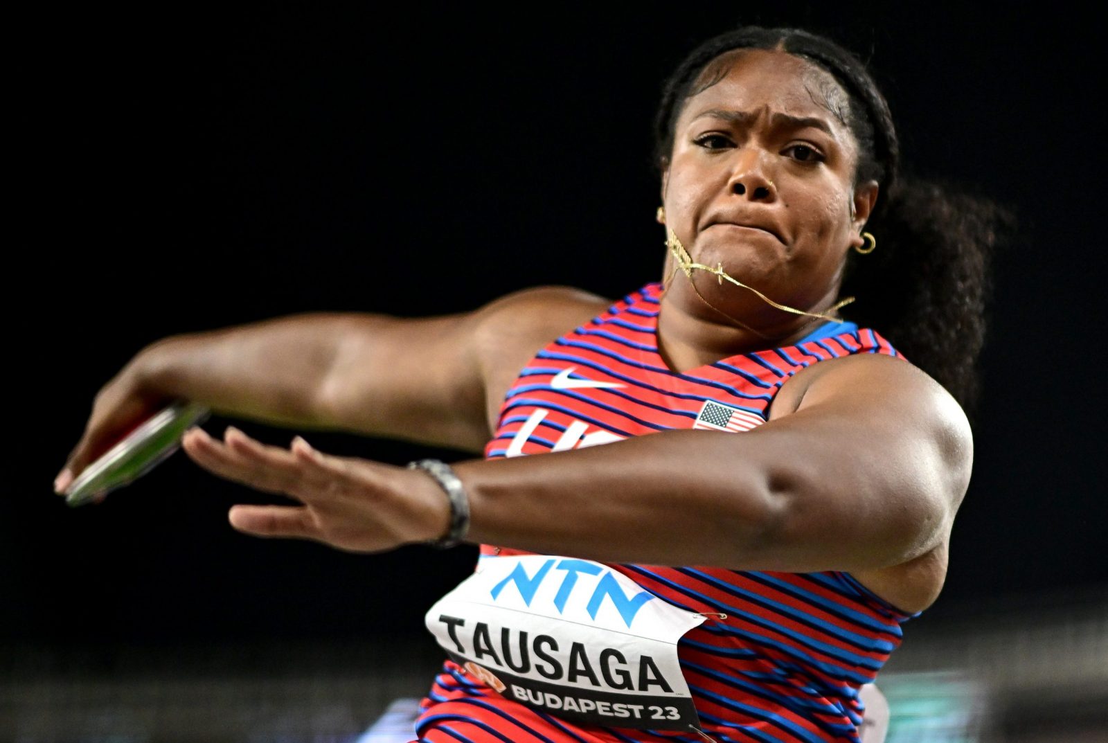 epa10814108 Laulauga Tausaga of the USA competes in the Women's Discus Throw final at the World Athletics Championships Budapest, Hungary, 22 August 2023.  EPA/CHRISTIAN BRUNA