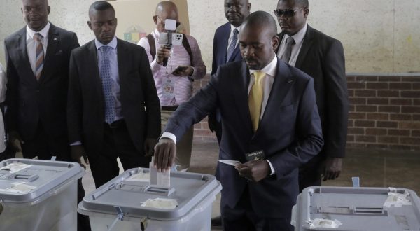 epa10815360 Citizens Coalition for Change (CCC) leader Nelson Chamisa casts his vote for the 2023 Zimbabwean general election at Kuwadzana Primary School in Harare, Zimbabwe, 23 August 2023. Zimbabweans are voting in the 2023 Zimbabwean general election to elect a President, members of parliament and councillors.  EPA/AARON UFUMELI