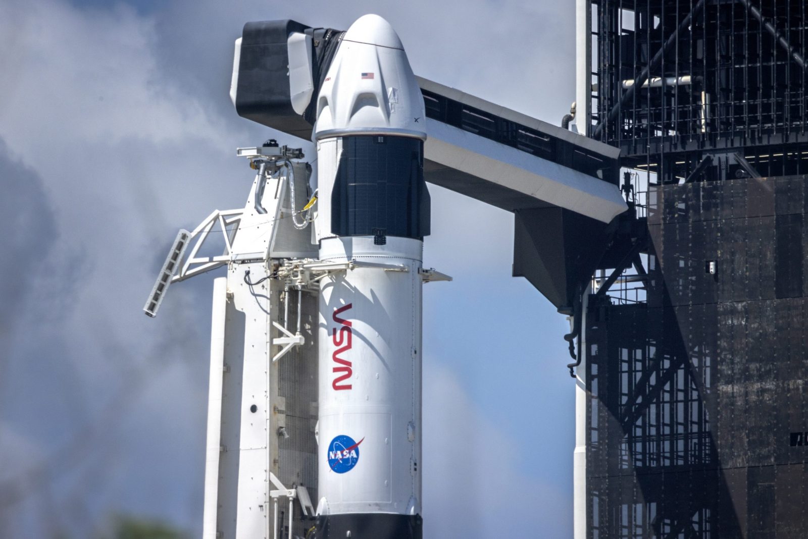 epa10820017 The SpaceX Falcon 9 rocket with the company's Dragon spacecraft onboard on the launch pad at Launch Complex 39A as preparations continue for the Crew-7 mission at NASA's Kennedy Space Center in Florida, USA, 25 August 2023. According to NASA, NASA and SpaceX are standing down from the 25 August launch opportunity for the agency’s Crew-7 mission to the International Space Station. Launch now is targeted at 3:27 a.m. Saturday, 26 August, for SpaceX’s seventh crew rotation mission to the microgravity laboratory for NASA. The Crew 7 mission members are NASA astronaut Jasmin Moghbeli, commander, Roscosmos cosmonaut Konstantin Borisov, mission specialist, ESA (European Space Agency) astronaut Andreas Mogensen, pilot, and JAXA (Japan Aerospace Exploration Agency) astronaut Satoshi Furukawa, mission specialist.  EPA/CRISTOBAL HERRERA-ULASHKEVICH