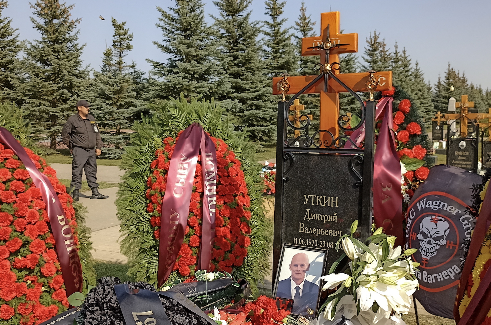 epa10830773 A security guard stands beside the grave of PMC Wagner group's alleged co-founder and military commander Dmitry Utkin, killed in a plane crash in Tver region, at the Federal Military Memorial Cemetery in Mytishchi, Moscow region, Russia, 31 August 2023. On the evening of August 23, the plane carrying the Wagner group's head Yevgeny Prigozhin crashed in the Tver region. Russian authorities on 27 August confirmed that Prigozhin died along with nine others in the crash, including private military company (PMC) Wagner commander Dmitry Utkin.  EPA/MAXIM SHIPENKOV
