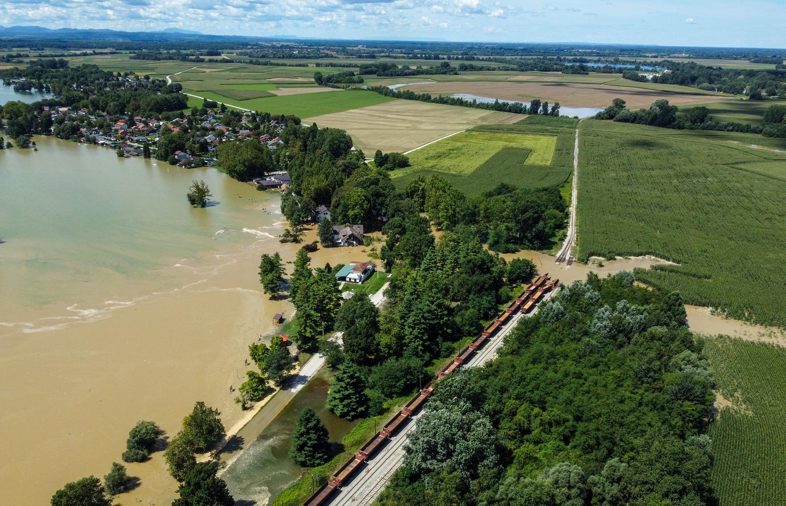 08.08.2023., Koprivnica - Zracna fotografija pruge pored Soderice na kojoj se nalaze potopljeni vagoni. Photo: Igor Soban/PIXSELL