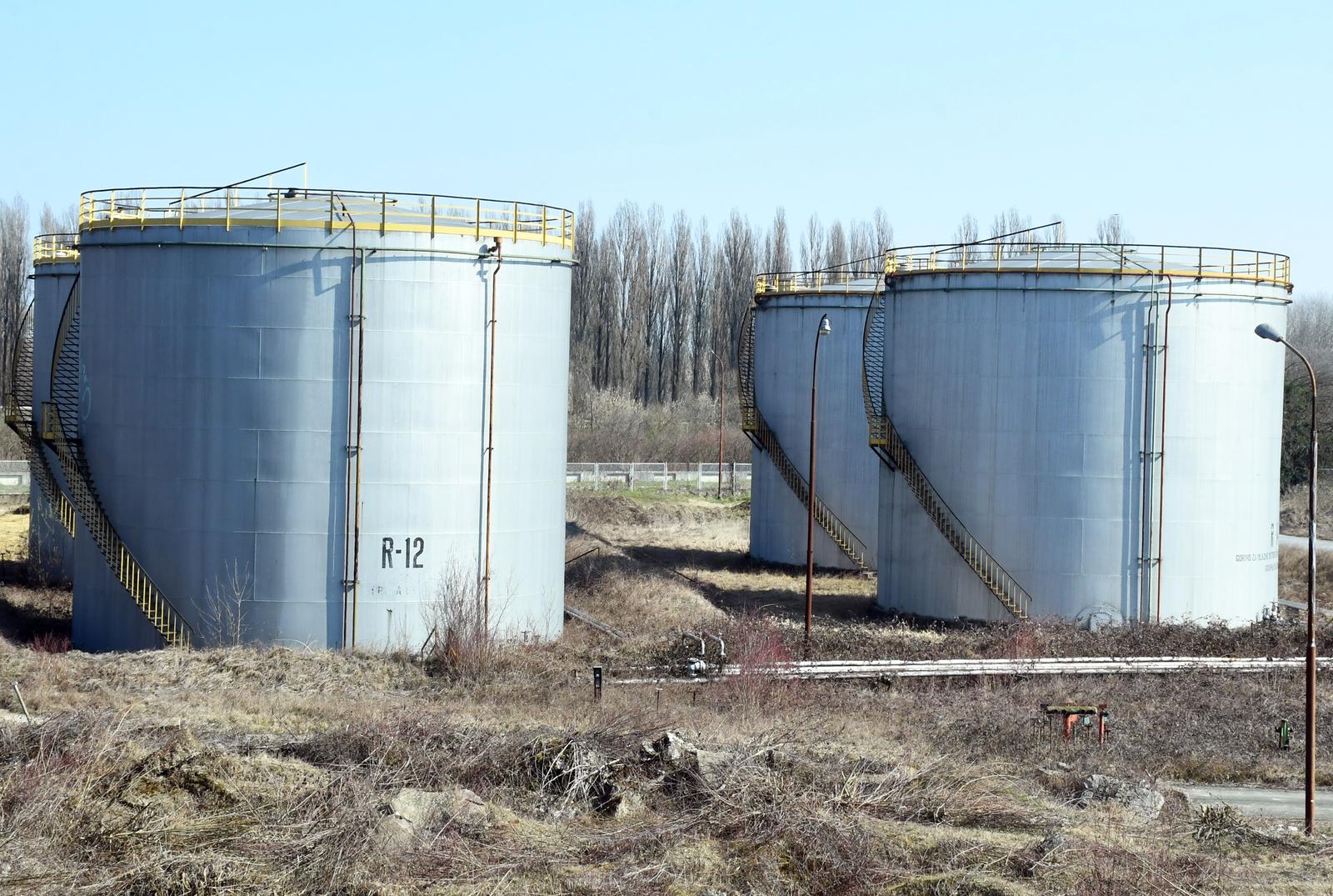 09.03.2022.,Sisak - Nekada su ovi rezervoari bili puni naftnih derivata proizvedenih u sisackoj Rafineriji.
 Photo: Nikola Cutuk/PIXSELL