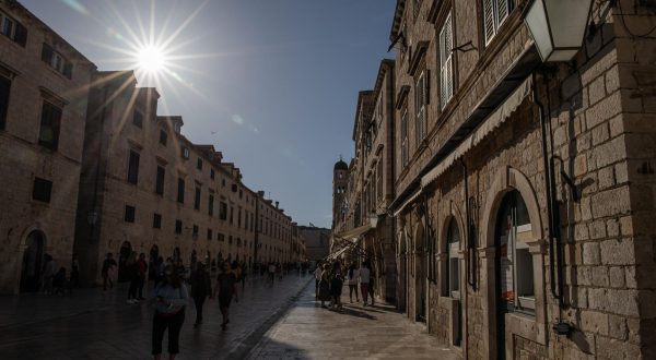 14.04.2022., Stara gradska jezgra, Dubrovnik - Gradski kadrovi. Popodnevna setnja gradom. Photo: Grgo Jelavic/PIXSELL
