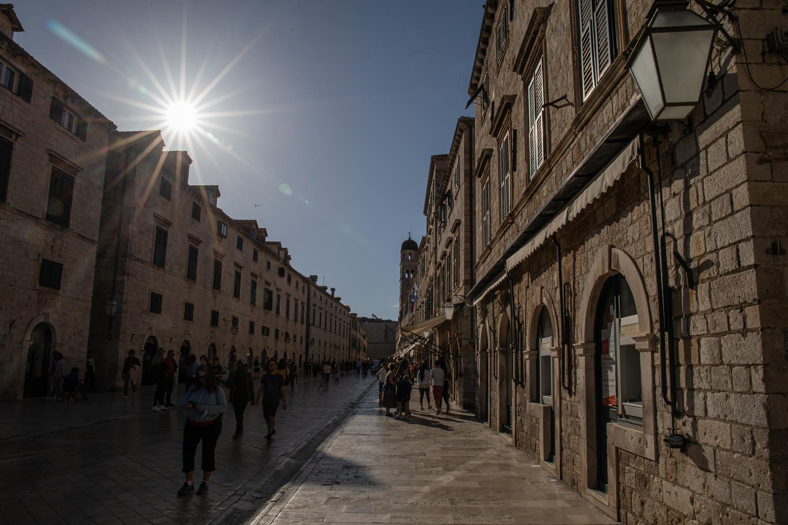 14.04.2022., Stara gradska jezgra, Dubrovnik - Gradski kadrovi. Popodnevna setnja gradom. Photo: Grgo Jelavic/PIXSELL