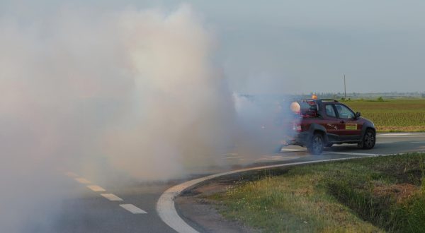 19.05.2023., Osijek - Zaprasivanje komaraca iznad naseljenih dijelova grada automobilom Photo: Dubravka Petric/PIXSELL