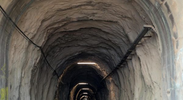 21.08.2023., Peljesac, Tunel Dingac kojeg su mjestani sami iskopali da bi si skratili put do mora Photo: Emica Elvedji/PIXSELL
