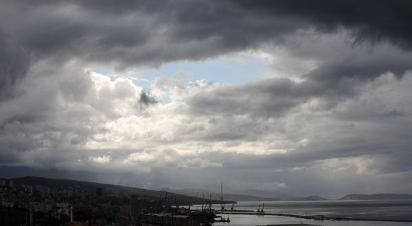 29.08.2023., Rijeka - Crni kisni oblaci nad Kvarnerom.  Photo: Goran Kovacic/PIXSELL