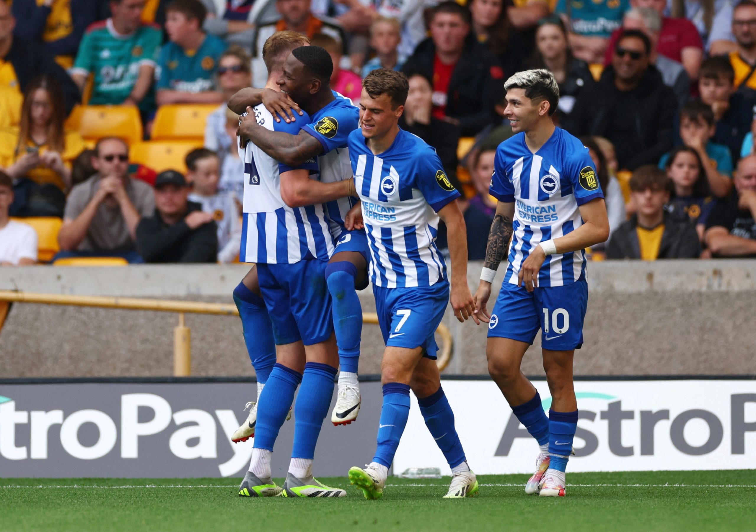 Soccer Football - Premier League - Wolverhampton Wanderers v Brighton & Hove Albion - Molineux Stadium, Wolverhampton, Britain - August 19, 2023 Brighton & Hove Albion's Pervis Estupinan celebrates scoring their second goal with Solly March, Julio Enciso and teammates Action Images via Reuters/Andrew Boyers Action Images via Reuters/Andrew Boyers EDITORIAL USE ONLY. No use with unauthorized audio, video, data, fixture lists, club/league logos or 'live' services. Online in-match use limited to 75 images, no video emulation. No use in betting, games or single club /league/player publications.  Please contact your account representative for further details.  REFILE - CORRECTING CAPTION Photo: Andrew Boyers/REUTERS