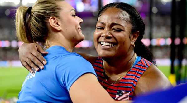 epa10814531 Laulauga Tausaga (R) of the USA is congratulated by 5th placed Sandra Perkovic of Croatia after winning the Women's Discus Throw final at the World Athletics Championships Budapest, Hungary, 22 August 2023.  EPA/CHRISTIAN BRUNA