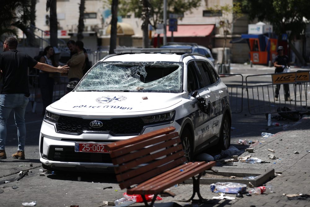 epa10835544 A view of a damaged Israeli police vehicle after clashes between opponents of the Eritrean regime and the Israeli police in Tel Aviv, Israel, 02 September 2023. The protest was againt a pro-Eritrean regime conference due to be held at the Eritrean embassy in Israel on 02 September. The confrence is part of many others organized by Eritrean embassies worldwide with violent reactions to it a few times as well. According to Israeli medical sources, some 35 protesters and 12 policemen were injured in the clashes.  EPA/ATEF SAFADI
