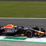 Monza, 03.09.2023. - Aktualni svjetski prvak Nizozemac Max Verstappen za upravljačem Red Bulla pobjednik je Velike nagrade Italije u Monzi, 14. utrke Svjetskog prvenstva formule 1. Nizozemac je pritom ostvario 47. pobjedu u karijeri, 12. ove sezone, te rekordnu desetu uzastopnu. Drugo mjesto osvojio je njegov momčadski kolega Sergio Perez, dok je treći bio Španjolac Carlos Sainz u Ferrariju, što je njegovo prvo postolje u sezoni, nakon što je startao s pole positiona i vodio do 15. od 51 kruga. Na fotografiji Max Verstappen.
foto HINA/ Cesare GRASSELLI/ ml