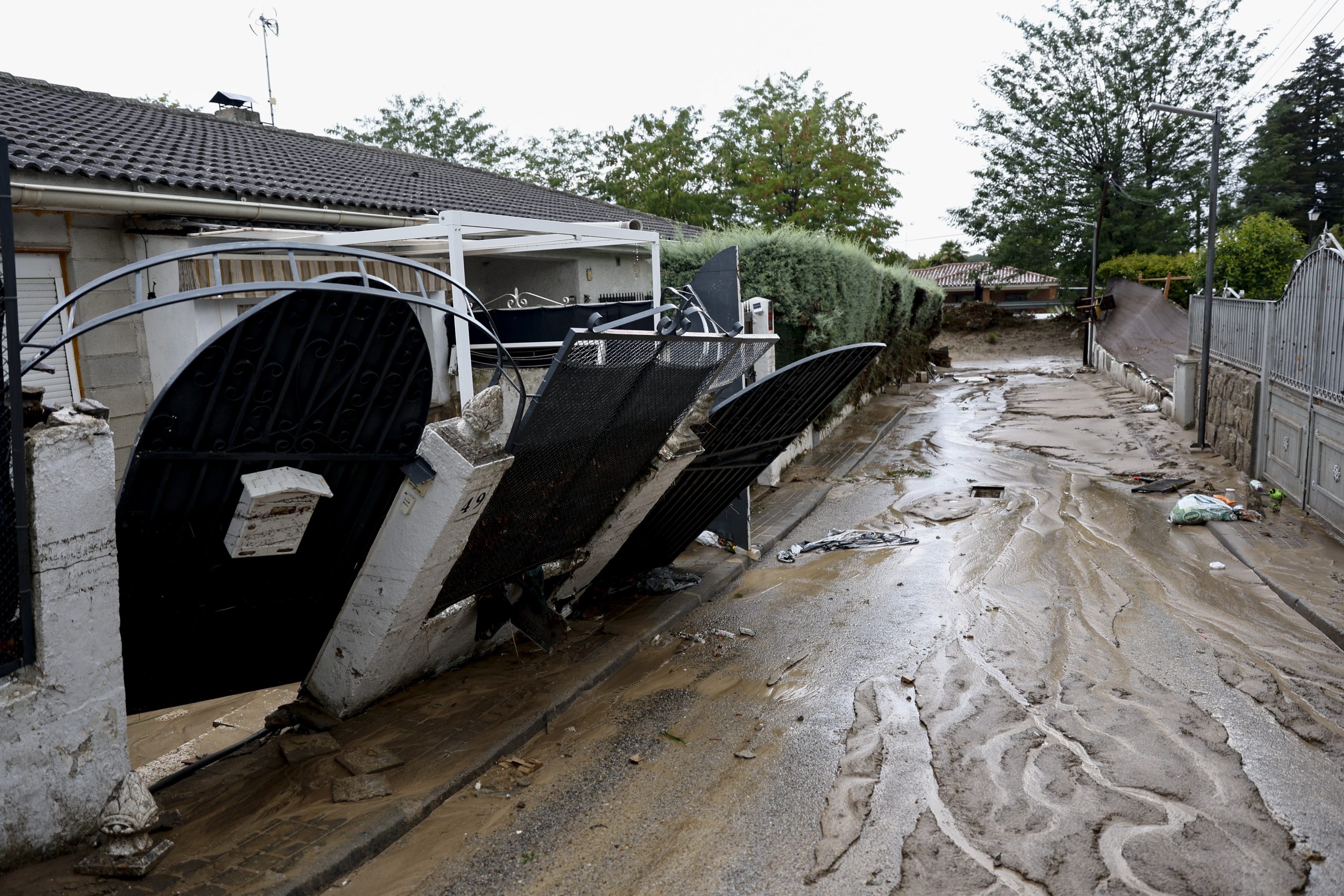epa10839398 View of a damaged street in Aldea del Fresno after floods, Madrid, Spain, 04 September 2023. A 10-year-old boy was found alive up a tree hours after he and his father went missing while traveling with the mother and sister in a car. The family was surprised by floods in a car in Aldea del Fresno, one of the towns most affected by floods in Madrid region.  EPA/RODRIGO JIMENEZ