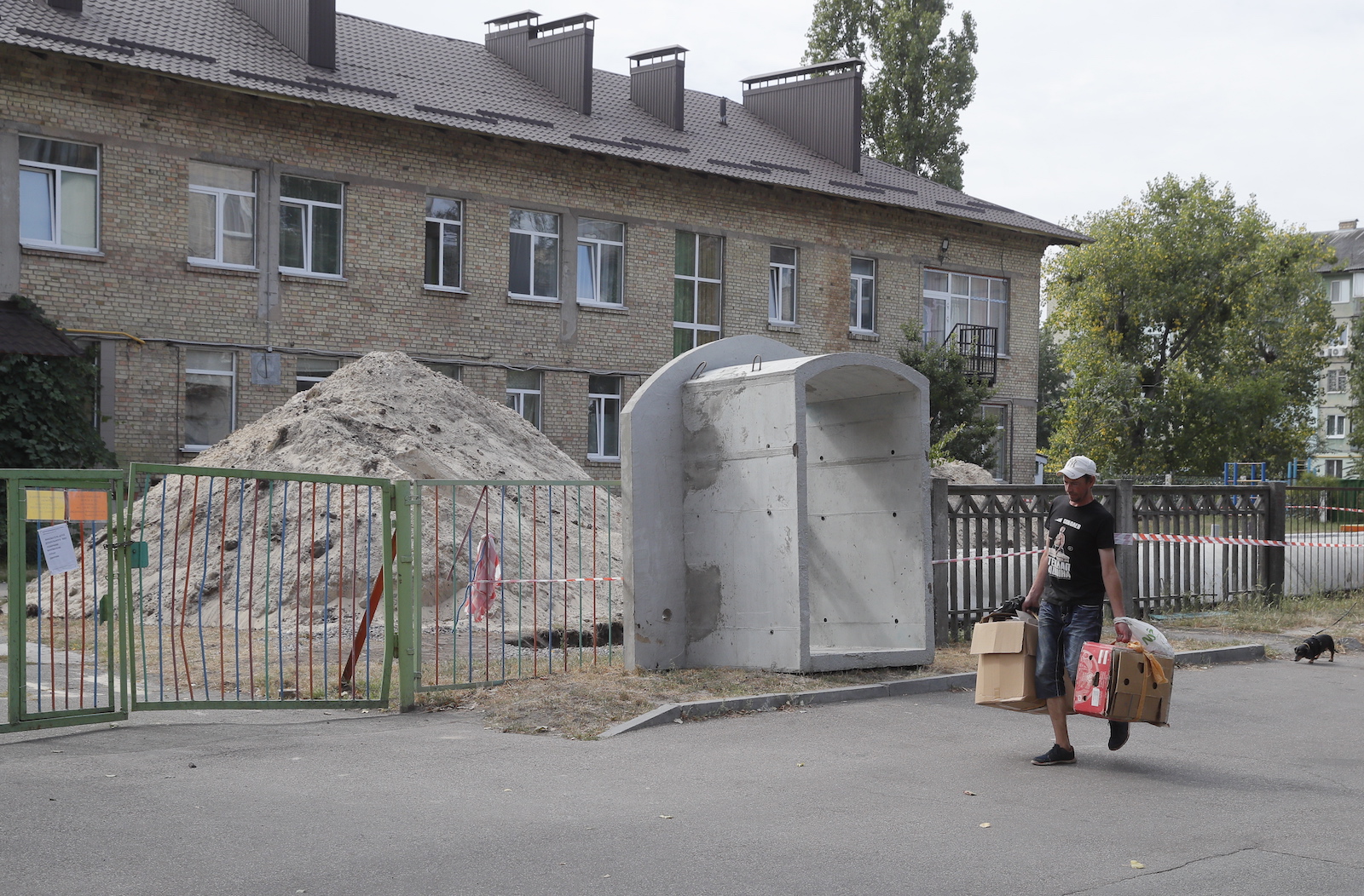 epa10839556 A bomb shelter construction outside of a kindergarten in Kyiv, Ukraine, 04 September 2023 amid the Russian invasion. Russian troops entered Ukrainian territory on 24 February 2022, starting a conflict that has provoked destruction and a humanitarian crisis.  EPA/SERGEY DOLZHENKO