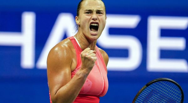 epa10840904 Aryna Sabalenka of Belarus reacts during her fourth round match against Daria Kasatkina of Russia at the US Open Tennis Championships at the USTA National Tennis Center in Flushing Meadows, New York, USA, 04 September 2023. The US Open runs from 28 August through 10 September.  EPA/WILL OLIVER