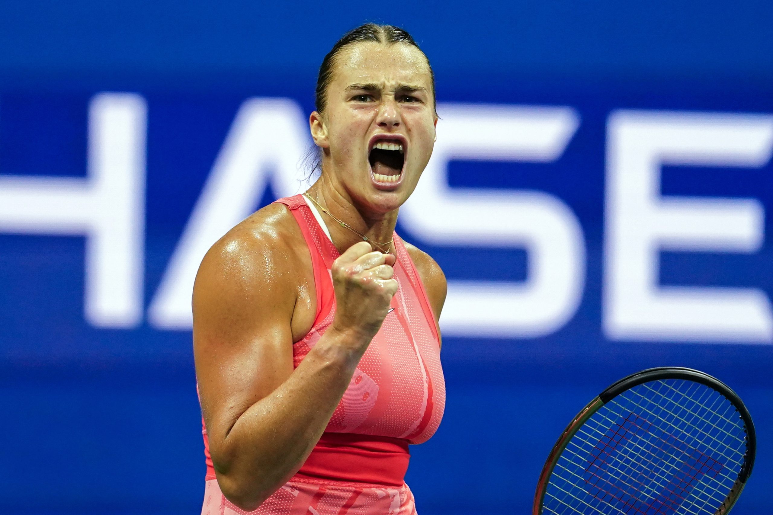 epa10840904 Aryna Sabalenka of Belarus reacts during her fourth round match against Daria Kasatkina of Russia at the US Open Tennis Championships at the USTA National Tennis Center in Flushing Meadows, New York, USA, 04 September 2023. The US Open runs from 28 August through 10 September.  EPA/WILL OLIVER